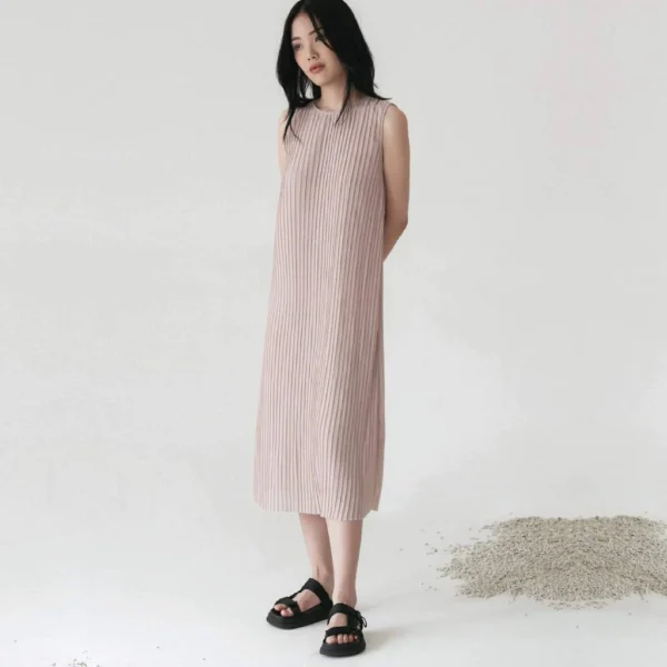 id-11134207-7ra0h-mdu546h9xvqmc1 Carra Pleated Midi Dress